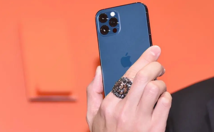 香坊苹果手机维修分享iPhone12系列重启方法教程 